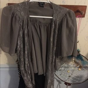 💕✌🏼XL Rue 21 olive Lace shrug 🤷🏻‍♀️